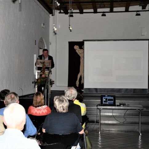 Vortrag des Historikers Georg Mölich über das Krisenjahr 1923 in nationaler Perspektive.  Foto: Jana Klimke (Archiv im Rhein-Kreis Neuss).