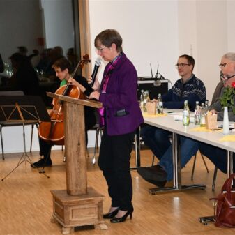 Beate Pricking, Präsidentin des Kreisheimatbundes, begrüßte die Teilnehmerinnen und Teilnehmer; Foto: Peter Ströher