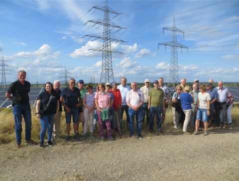 Teilnehmergruppe im Solarpark Gohr; Foto: Beate Pricking