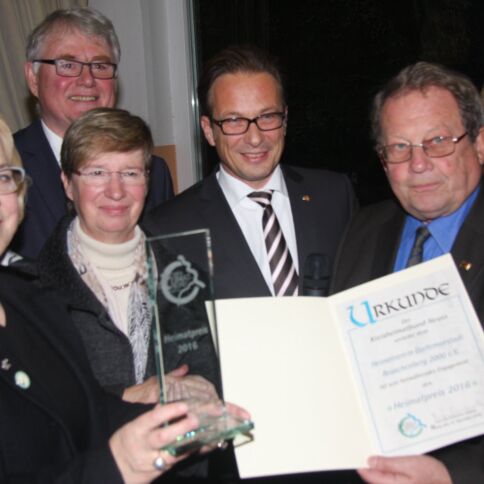 Der Heimatverein Gartenvorstadt Reuschenberg 2000 e.V. wurde 2016 in Grevenbroich-Elsen mit dem Heimatpreis ausgezeichnet. Foto: Peter Ströher (Archiv im Rhein-Kreis Neuss).