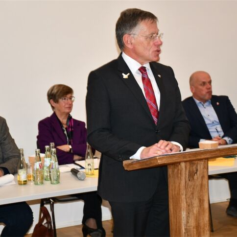 Landrat Hans-Jürgen Petrauschke übermittelte Grüße vom Rhein-Kreis Neuss; Foto: Peter Ströher