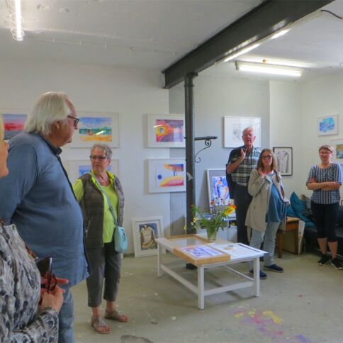 Besuch im Atelier der ukrainischen Künstlerin Juliia Balabukha; Foto: Beate Pricking