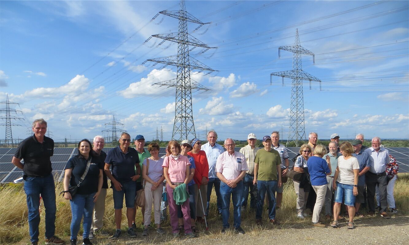 Teilnehmergruppe im Solarpark Gohr; Foto: Beate Pricking